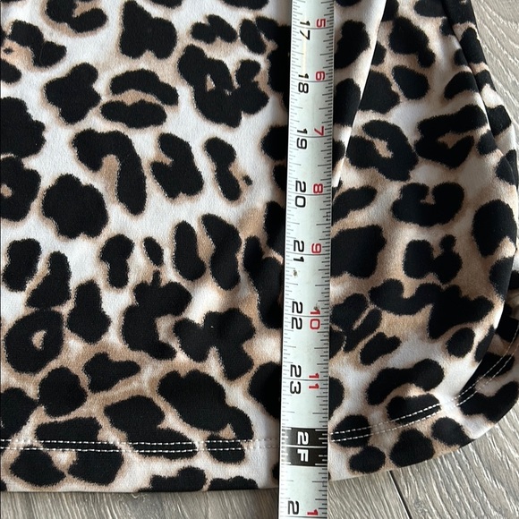 Leopard Print Sleeveless Top - Picture 4 of 6